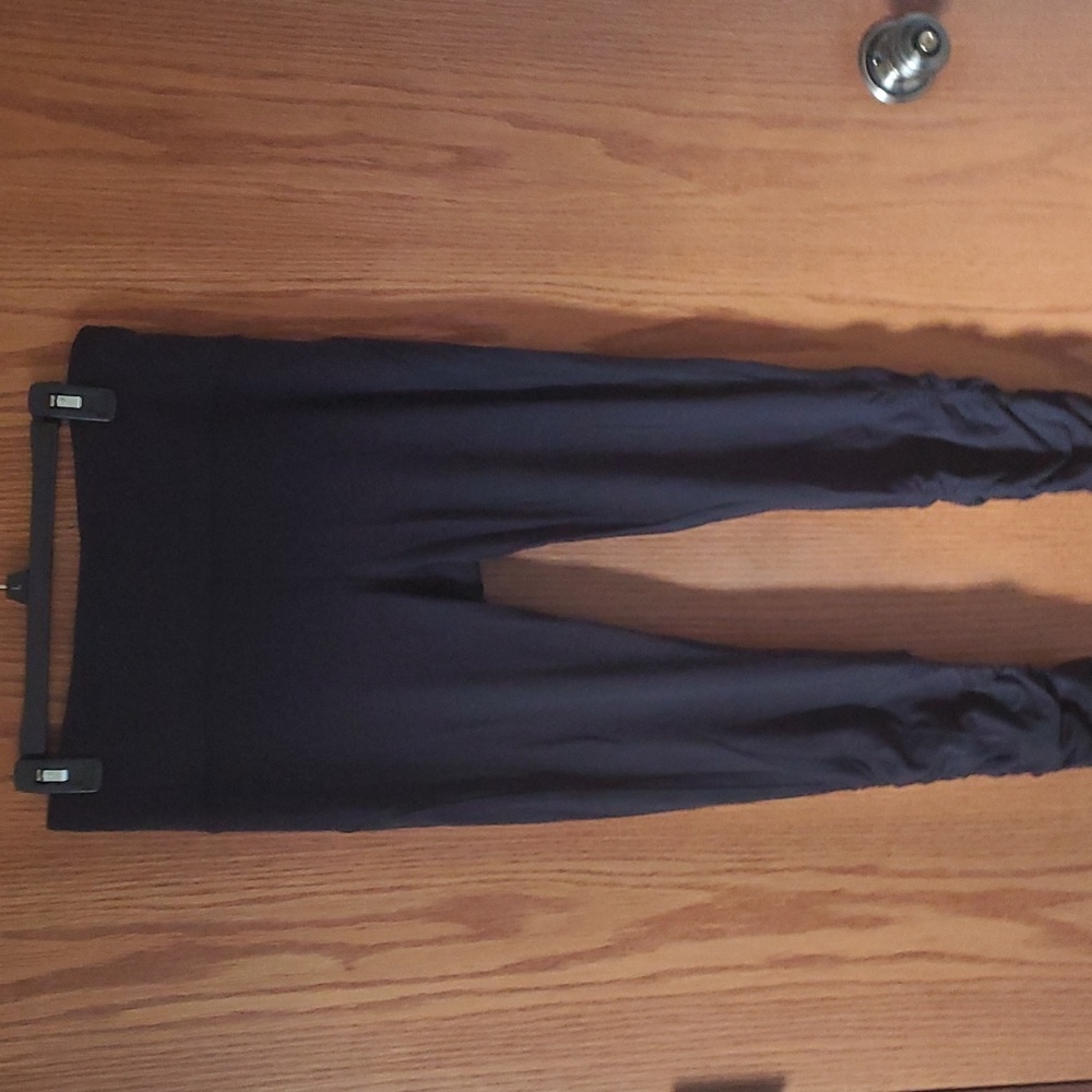 Lululemon black leggings size 10 runched sides